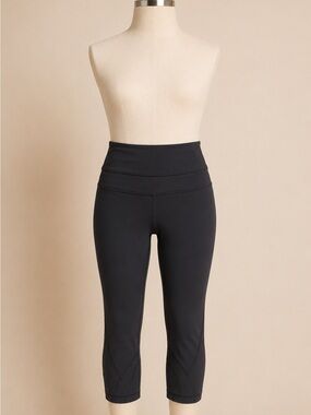 Lululemon Black Crop Running Leggings Zip Pocket Mesh Panels Size 4 Est